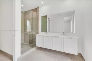 8037 NW 42nd St, Doral, FL 33166 - Photo 23