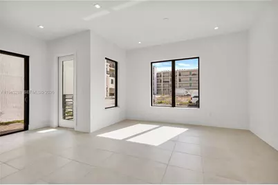 8037 NW 42nd St, Doral, FL 33166 - Photo 9