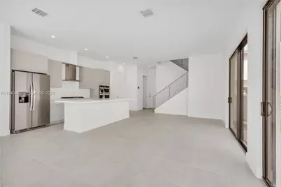 8037 NW 42nd St, Doral, FL 33166 - Photo 7