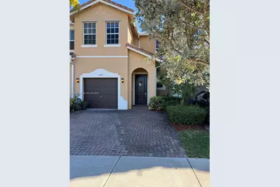 2432 SE 15th St, Homestead, FL 33035 - Photo 1