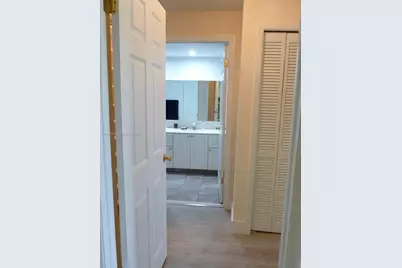 16300 Golf Club Rd #203, Weston, FL 33326 - Photo 9