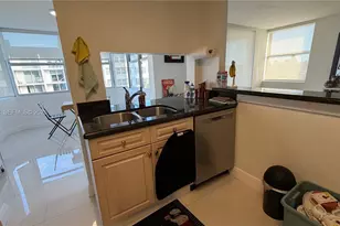 16565 NE 26th Ave, North Miami Beach, FL 33160 - Photo 17