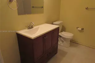 8243 NW 8th Pl, Plantation, FL 33324 - Photo 9