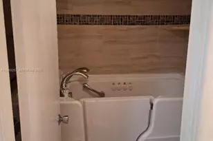 1400 St Charles Pl, Pembroke Pines, FL 33026 - Photo 23