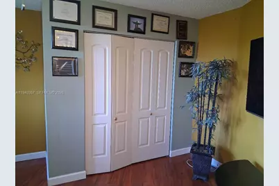1400 Saint Charles Pl #524, Pembroke Pines, FL 33026 - Photo 17