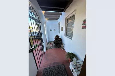 431 NW 32nd Ct, Miami, FL 33125 - Photo 33