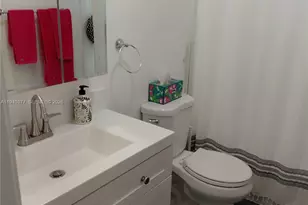 400 Kings Point Dr, Sunny Isles Beach, FL 33160 - Photo 19