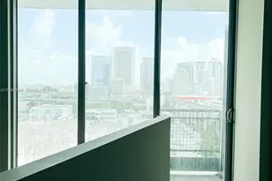 690 SW 1st Ct, Miami, FL 33130 - Photo 13