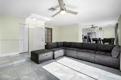 10010 NW 71st Pl, Tamarac, FL 33321 - Photo 3