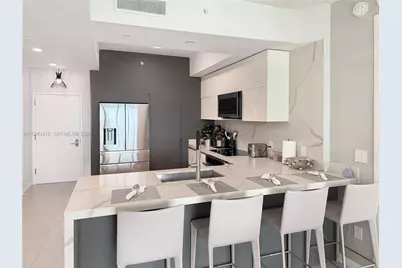 31 SE 5th St #3412, Miami, FL 33131 - Photo 3