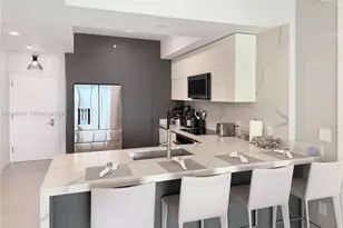 31 SE 5th St, Miami, FL 33131 - Photo 3