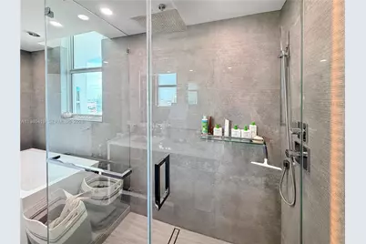 31 SE 5th St #3412, Miami, FL 33131 - Photo 21