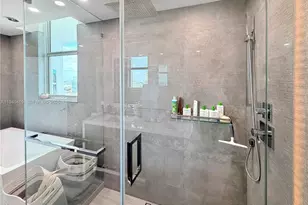 31 SE 5th St, Miami, FL 33131 - Photo 21