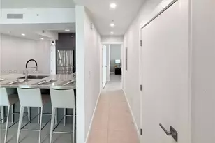 31 SE 5th St, Miami, FL 33131 - Photo 11