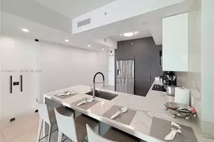 31 SE 5th St, Miami, FL 33131 - Photo 9