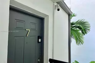 150 SW 10th St, Miami, FL 33130 - Photo 3