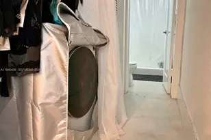 150 SW 10th St, Miami, FL 33130 - Photo 11