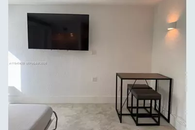 150 SW 10th St #7, Miami, FL 33130 - Photo 7