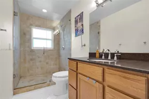1092 NW 162nd Ave, Pembroke Pines, FL 33028 - Photo 19