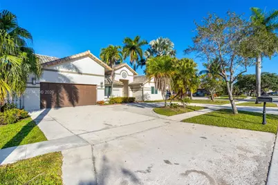 1092 NW 162nd Ave, Pembroke Pines, FL 33028 - Photo 43