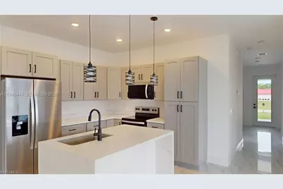 2045 Carver Ave, Fort Myers, FL 33916 - Photo 3