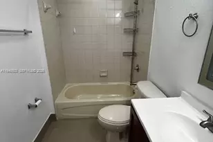 11401 NW 89th St, Doral, FL 33178 - Photo 17