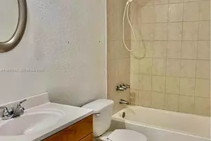 10090 NW 80th Ct, Hialeah Gardens, FL 33016 - Photo 9