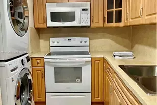 10090 NW 80th Ct, Hialeah Gardens, FL 33016 - Photo 5
