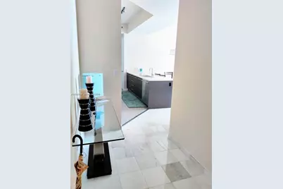 55 SE 6th St #4105, Miami, FL 33131 - Photo 3