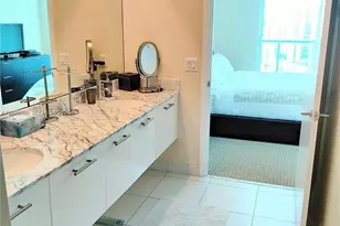 55 SE 6th St, Miami, FL 33131 - Photo 9