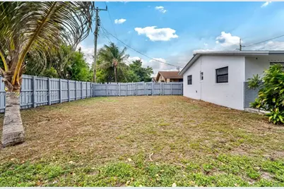 4030 SW 19th St, West Park, FL 33023 - Photo 11