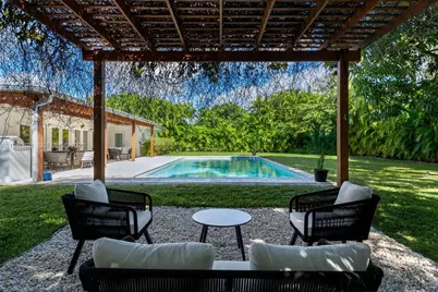 12685 SW 81st Ave, Pinecrest, FL 33156 - Photo 9