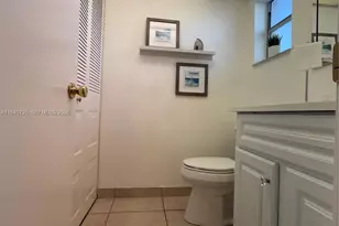 9540 Sunrise Lakes Blvd, Sunrise, FL 33322 - Photo 33