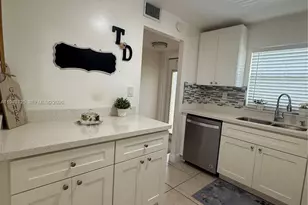 9540 Sunrise Lakes Blvd, Sunrise, FL 33322 - Photo 5