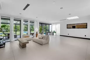 9015 NE 10th Ave, Miami, FL 33138 - Photo 9
