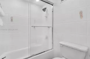 5005 Collins Ave, Miami Beach, FL 33140 - Photo 7