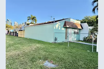 617 NW 10th St, Miami, FL 33136 - Photo 3