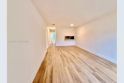 617 NW 10th St, Miami, FL 33136 - Photo 13