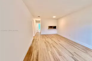 617 NW 10th St, Miami, FL 33136 - Photo 13