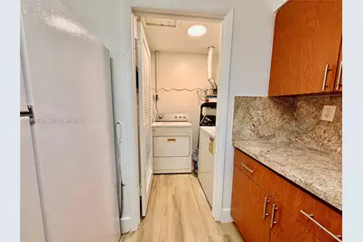 617 NW 10th St, Miami, FL 33136 - Photo 23