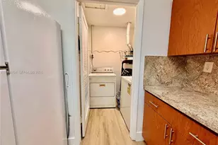 617 NW 10th St, Miami, FL 33136 - Photo 23