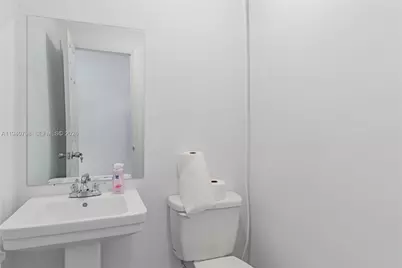 1670 W 31st Pl, Hialeah, FL 33012 - Photo 3