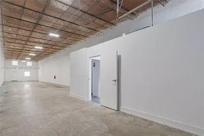 1670 W 31st Pl, Hialeah, FL 33012 - Photo 5