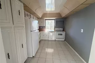 800 Parkview Dr, Hallandale Beach, FL 33009 - Photo 13