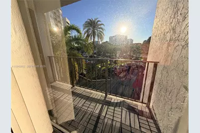 800 Parkview Dr #303, Hallandale Beach, FL 33009 - Photo 9