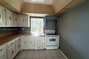 800 Parkview Dr, Hallandale Beach, FL 33009 - Photo 15