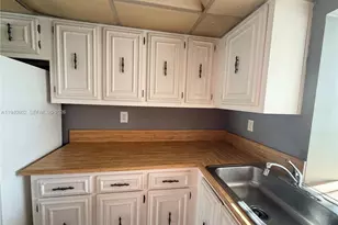 800 Parkview Dr, Hallandale Beach, FL 33009 - Photo 17