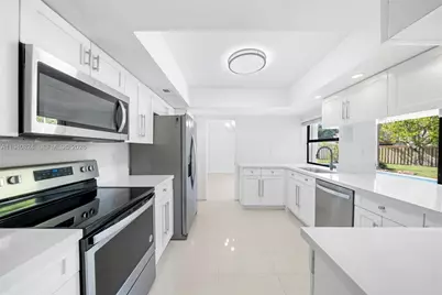 10424 SW 114th Ct, Miami, FL 33176 - Photo 3