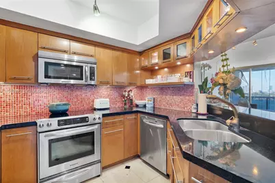 1800 Sunset Harbour Dr #1710, Miami Beach, FL 33139 - Photo 7