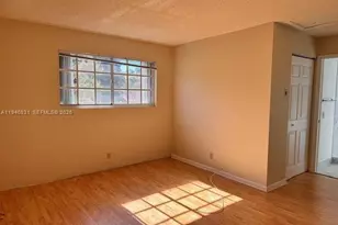 1401 Cottonwood Cir, Weston, FL 33326 - Photo 5